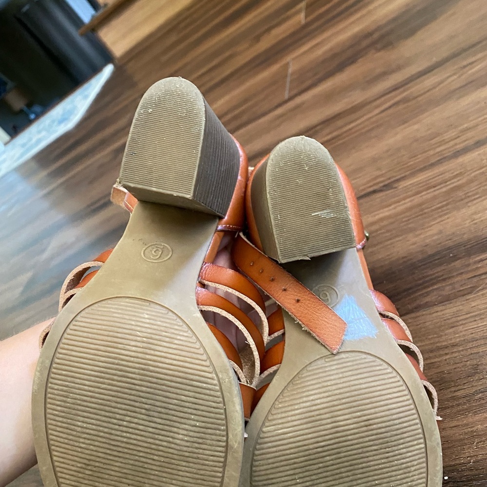Universal Thread Cognac Heels - Picture 4 of 4